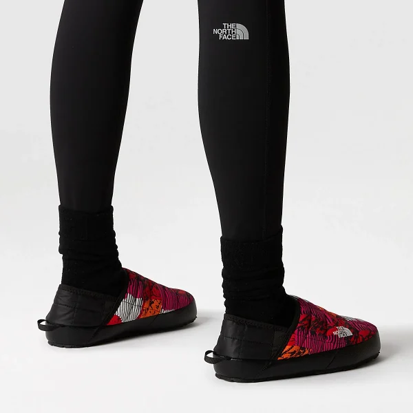 THE NORTH FACE - נעלי בית נשים THERMOBALL V TRACTION MULES – TA3V1HO9R – fiery-red-abstract-yosemite-print-tnf-black-2 – 7