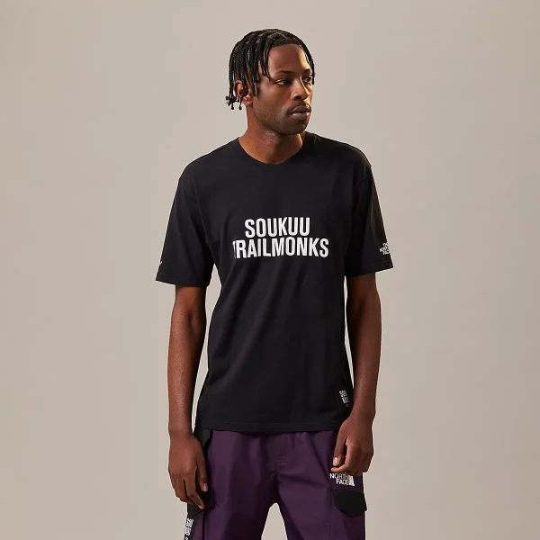 THE NORTH FACE - חולצת טי קצרה יוניסקס THE NORTH FACE X UNDERCOVER SOUKUU HIKE TECHNICAL GRAPHIC – TA87UNJK3 – tnf-black – 1