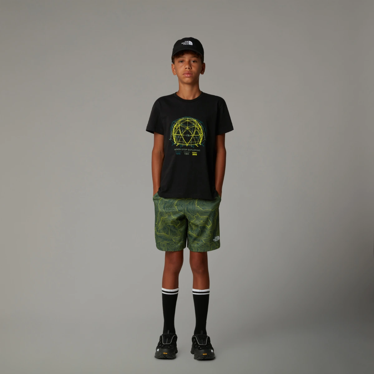 THE NORTH FACE - חולצת טי קצרה ילדים RELAXED GRAPHIC – TA8AXGJK3 – tnf-black – 1