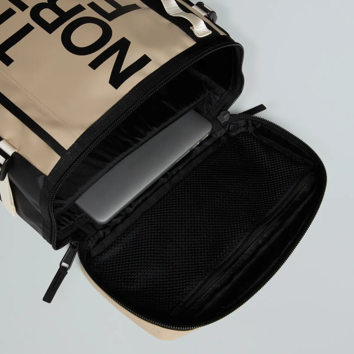 THE NORTH FACE - תיק גב 30 ליטר BASE CAMP FUSE BOX – TA3KVRFZI – flax-white-dune-tnf-black – 4