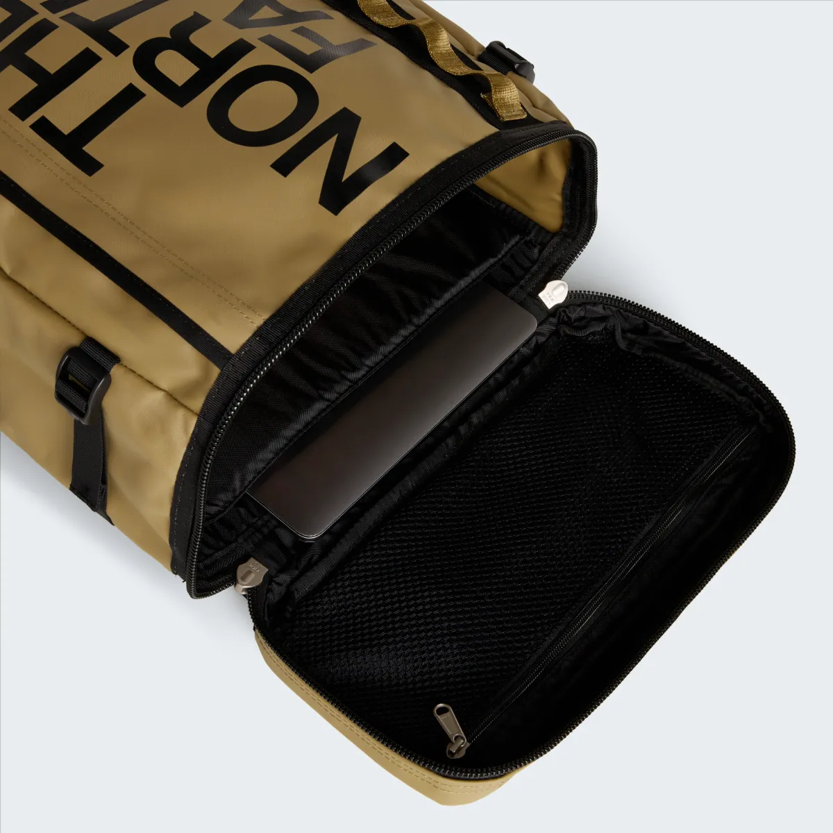 תיק גב 30 ליטר BASE CAMP FUSE BOX