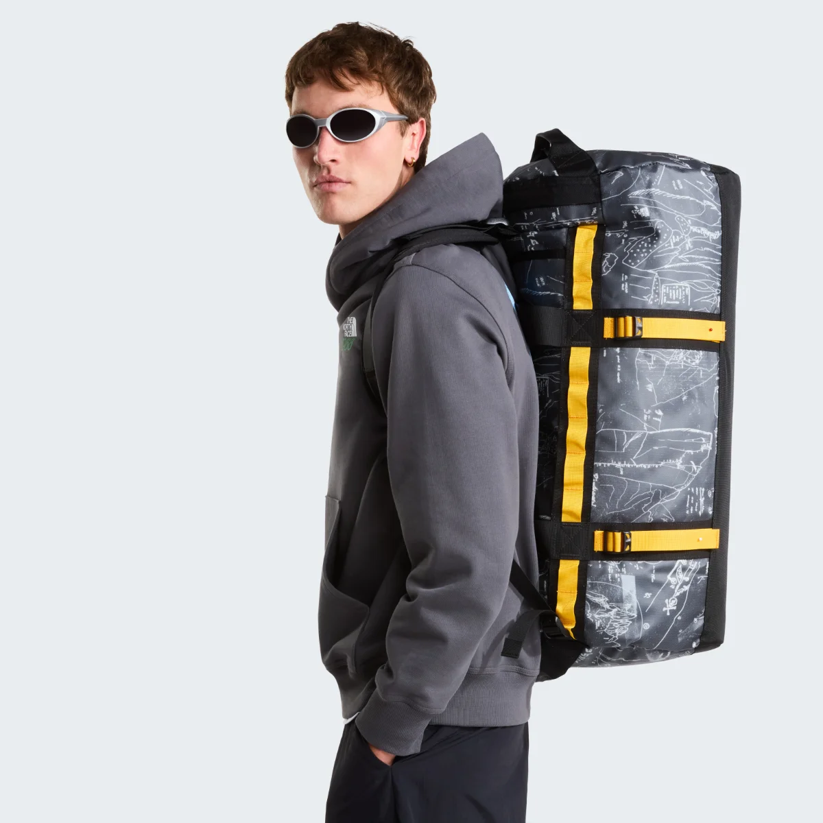 THE NORTH FACE - תיק נסיעות BASE CAMP DUFFEL - M – TA52SAMV3 – anthracite-grey-conrad-topos-print-summit-gold – 1