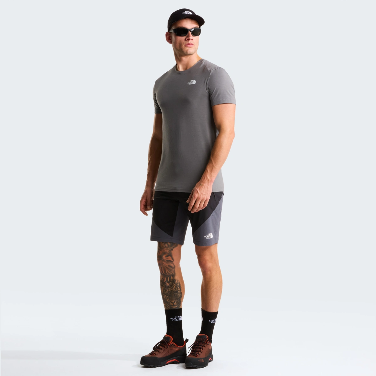 THE NORTH FACE - חולצת טי קצרה גברים LIGHTNING ALPINE – TA87H70UZ – smoked-pearl – 1