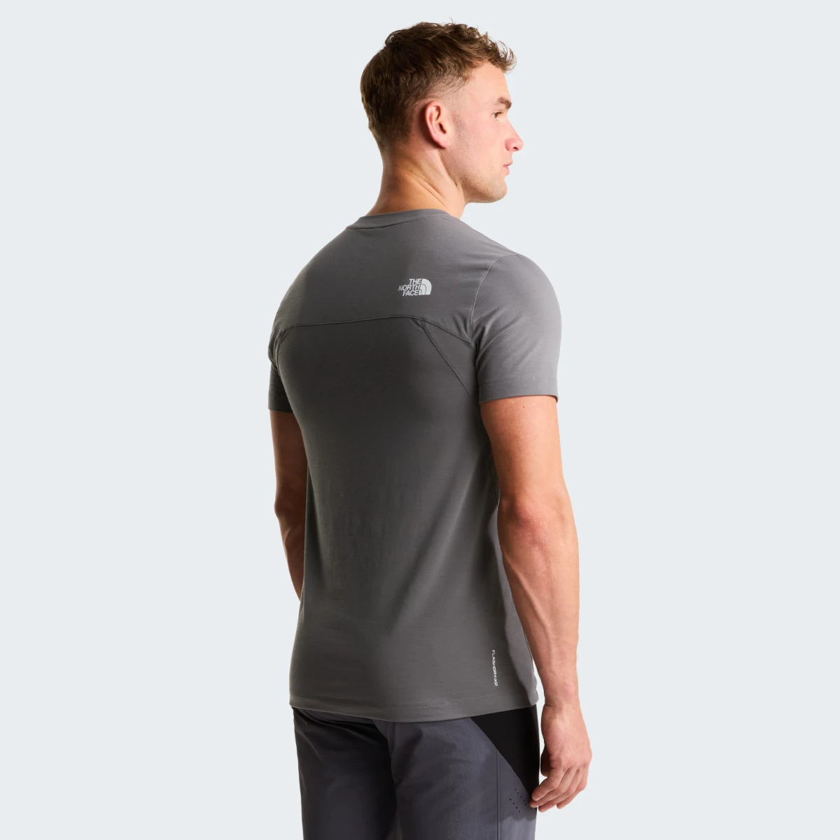 THE NORTH FACE - חולצת טי קצרה גברים LIGHTNING ALPINE – TA87H70UZ – smoked-pearl – 3