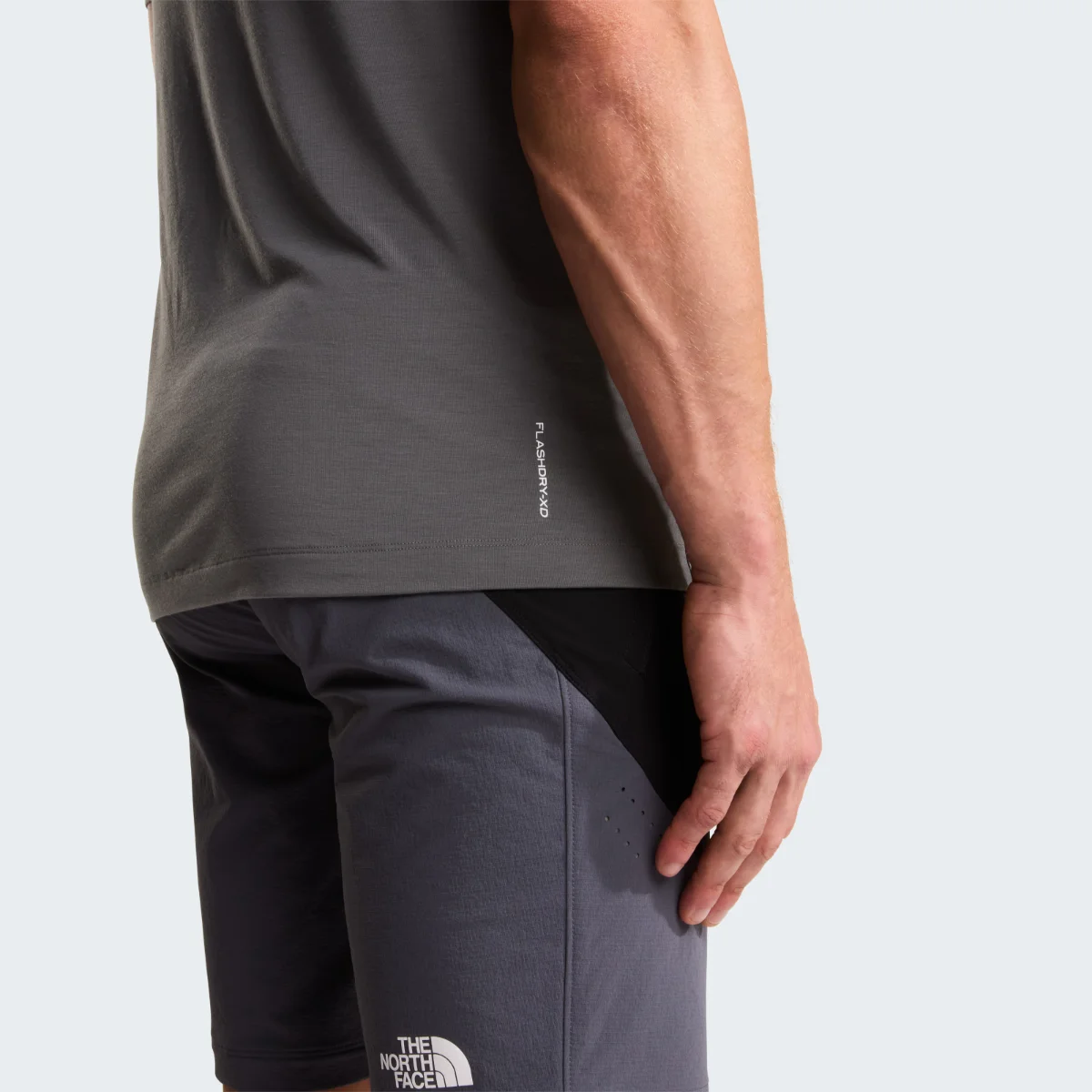 THE NORTH FACE - חולצת טי קצרה גברים LIGHTNING ALPINE – TA87H70UZ – smoked-pearl – 7
