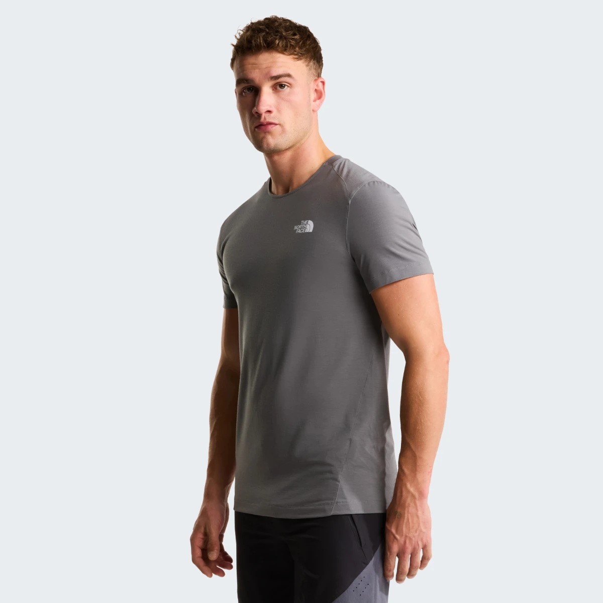 THE NORTH FACE - חולצת טי קצרה גברים LIGHTNING ALPINE – TA87H70UZ – smoked-pearl – 1