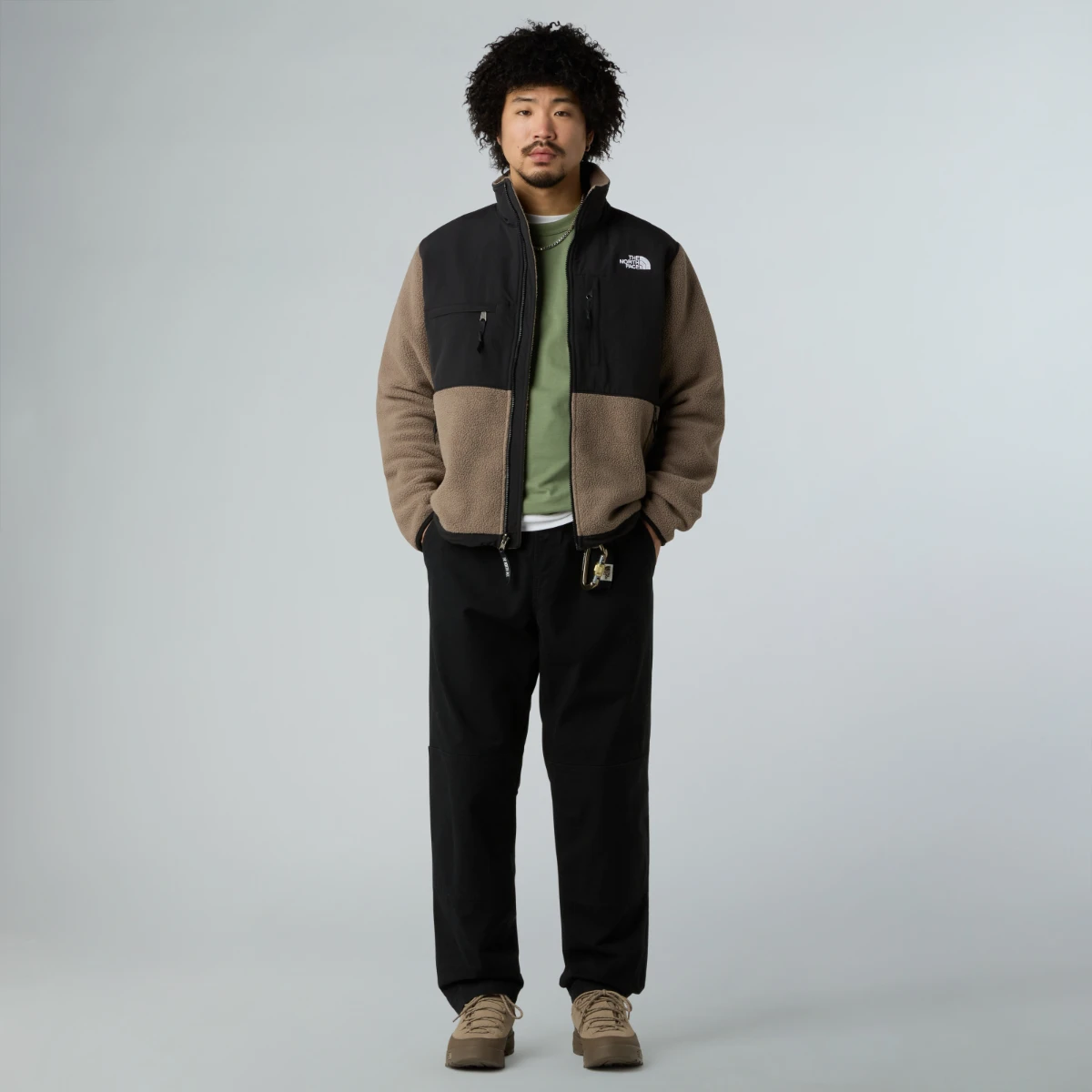 THE NORTH FACE - ג'קט פליס עם רוכסן מלא גברים RETRO DENALI – TA88XHDHL – mocha-brown-tnf-black – 1