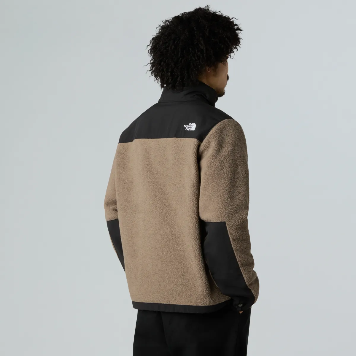 THE NORTH FACE - ג'קט פליס עם רוכסן מלא גברים RETRO DENALI – TA88XHDHL – mocha-brown-tnf-black – 2