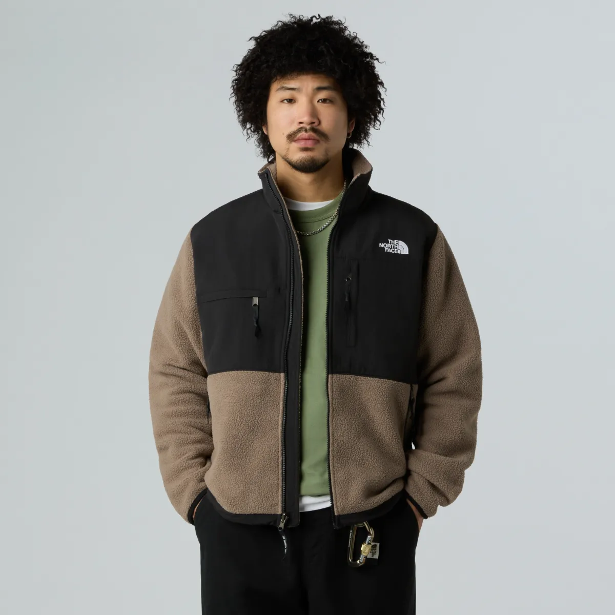 THE NORTH FACE - ג'קט פליס עם רוכסן מלא גברים RETRO DENALI – TA88XHDHL – mocha-brown-tnf-black – 3