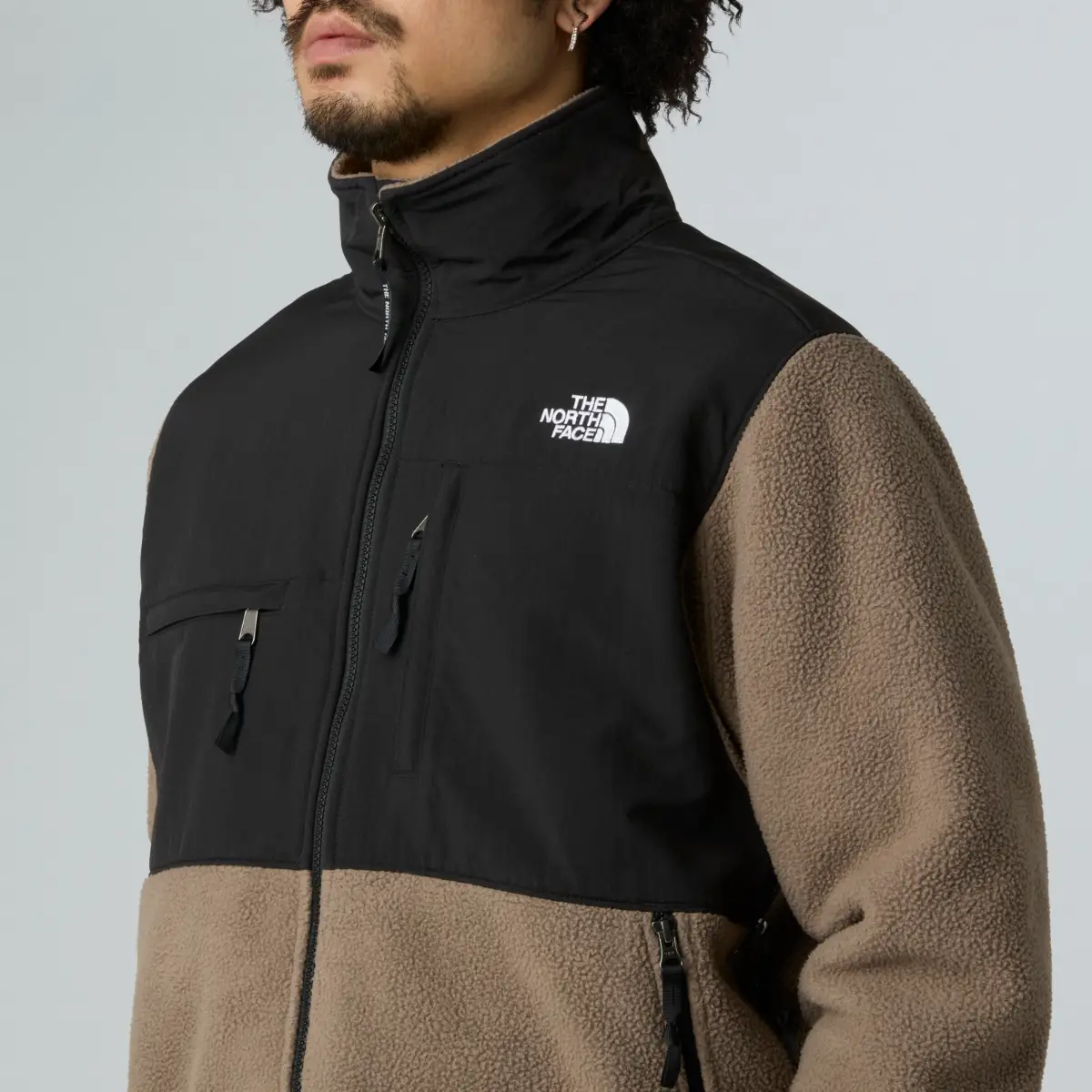 THE NORTH FACE - ג'קט פליס עם רוכסן מלא גברים RETRO DENALI – TA88XHDHL – mocha-brown-tnf-black – 4
