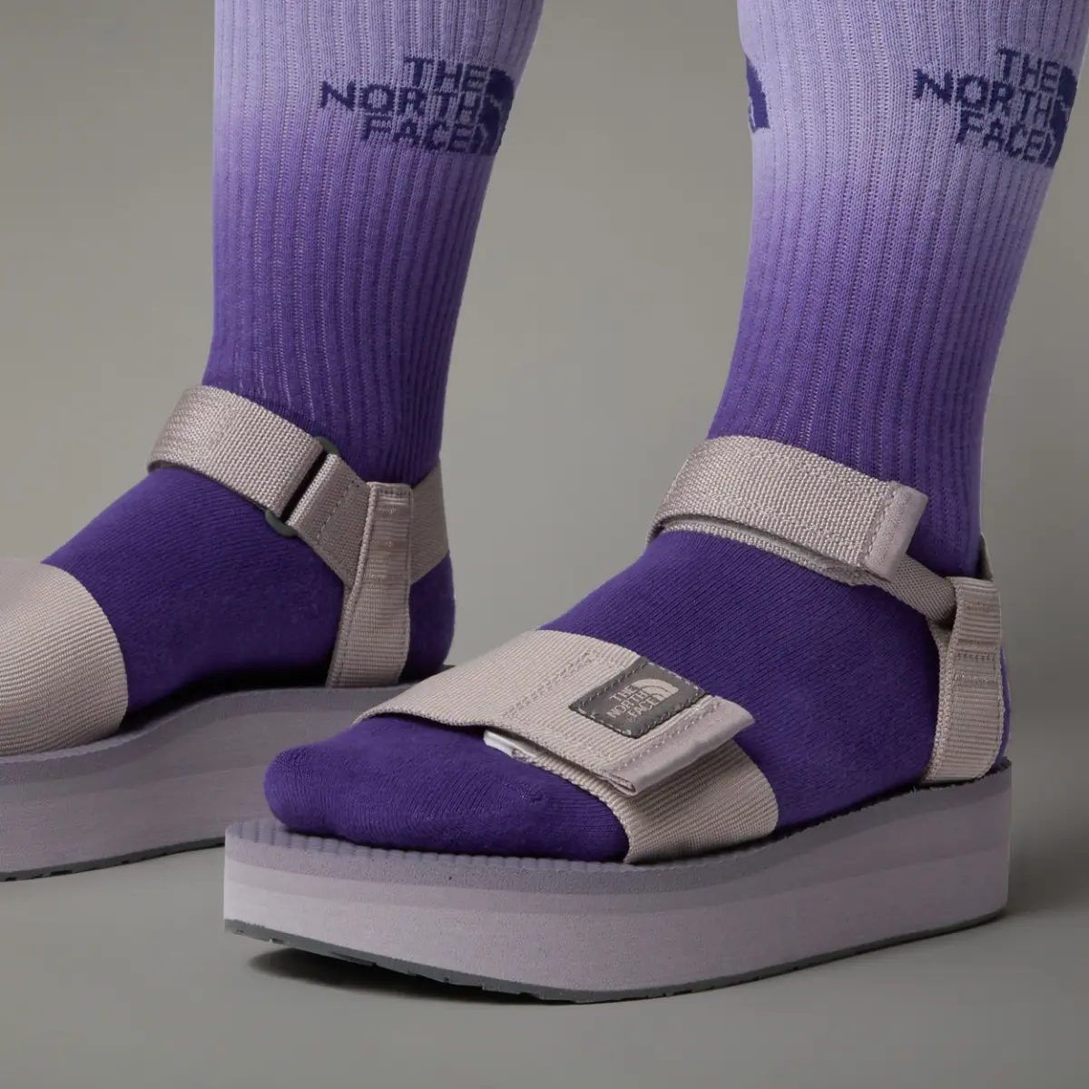 THE NORTH FACE - סנדלי נשים עם פלטפורמה SKEENA PLATFORM SANDALS – TA8AE775Q – moonstone-grey-smoked-pl – 2