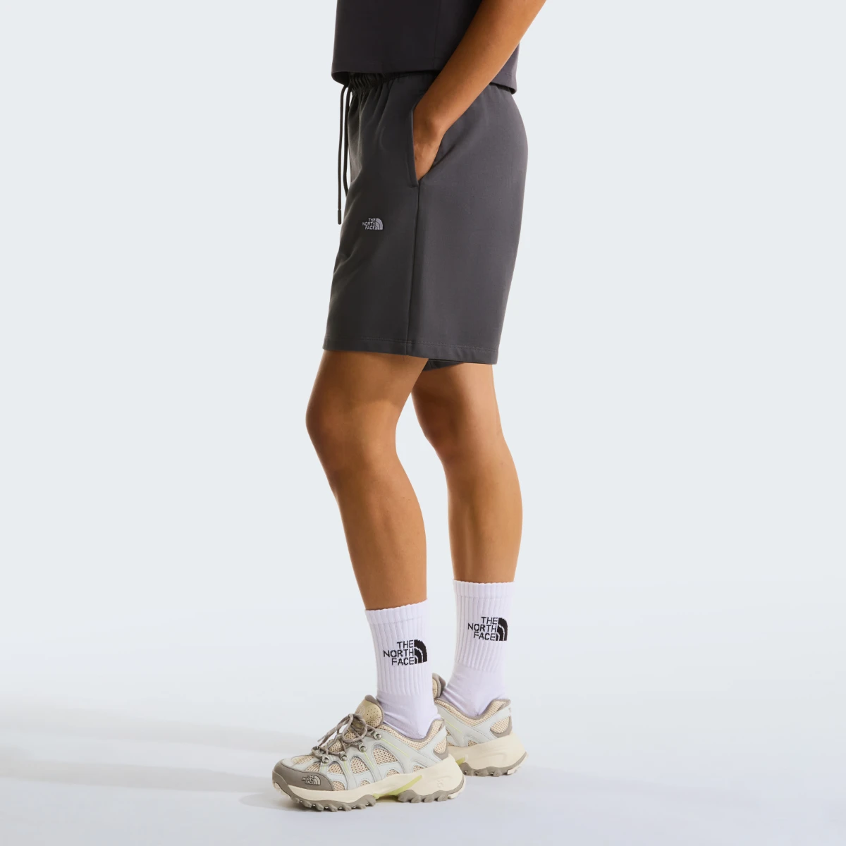 THE NORTH FACE - מכנסיים קצרים נשים ESSENTIAL LIGHT – TA8GQYRHI – anthracite-grey – 2