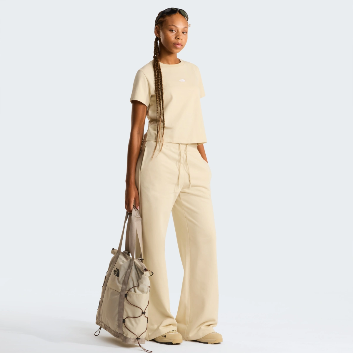 THE NORTH FACE - חולצת טי קצרה נשים ESSENTIAL REGULAR CUTIE – TA8GR1DOM – desert-stone – 1